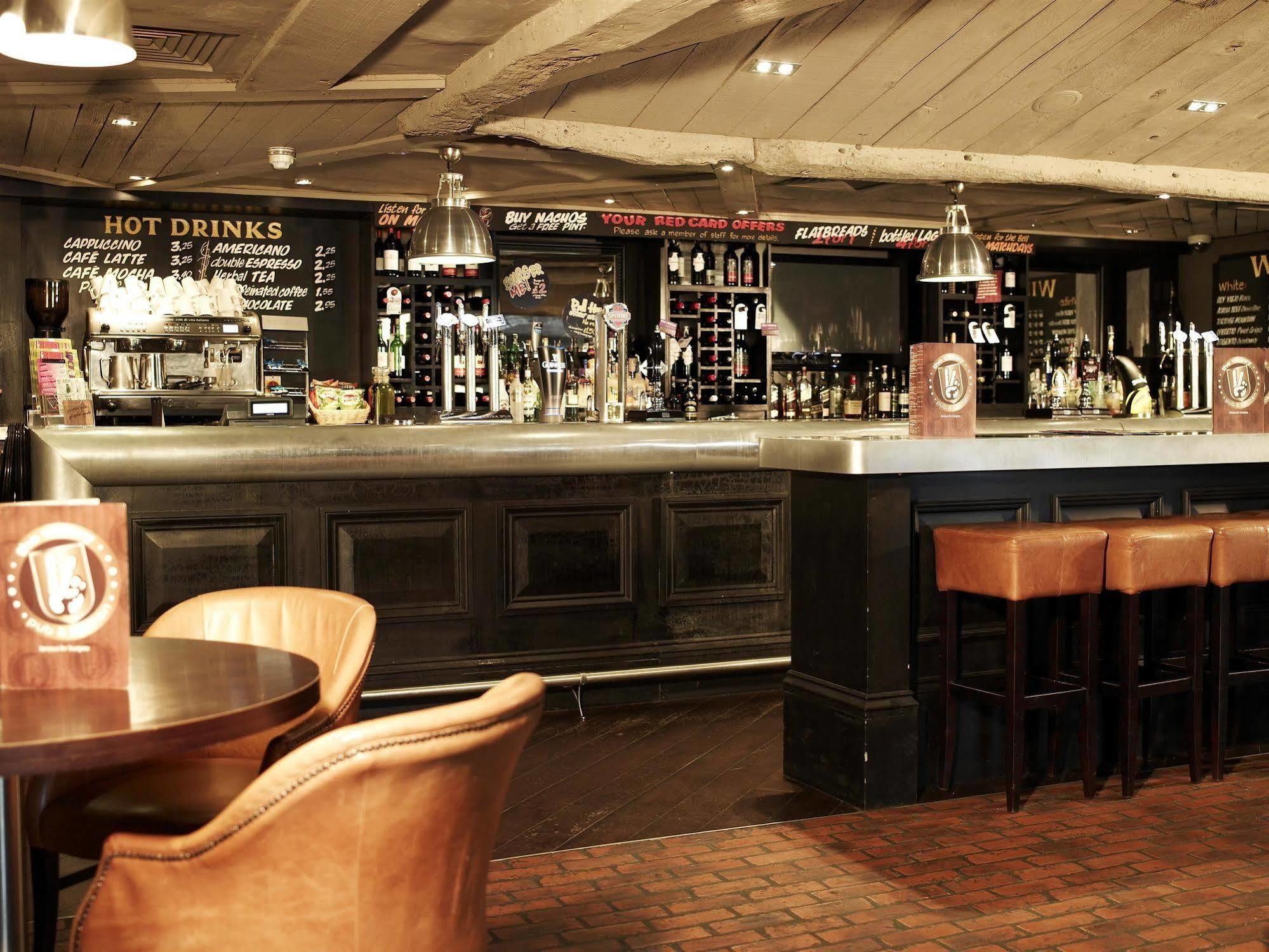 Village Hotel Leeds North Exterior foto